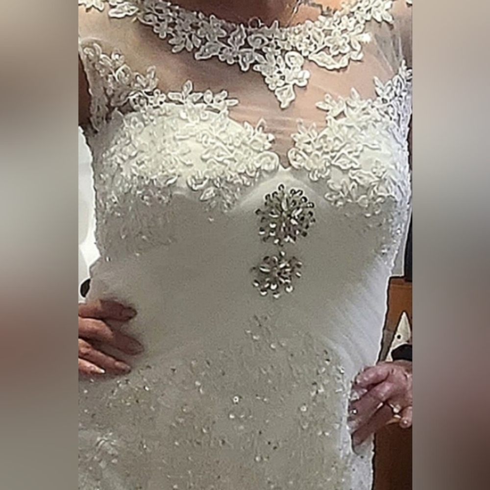 Elegant White Wedding Dress NWOT!!